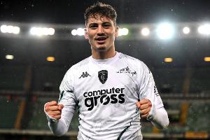 迪马：卡利亚里有望在周二完成S-埃斯波西托和弗罗伦肖的签约